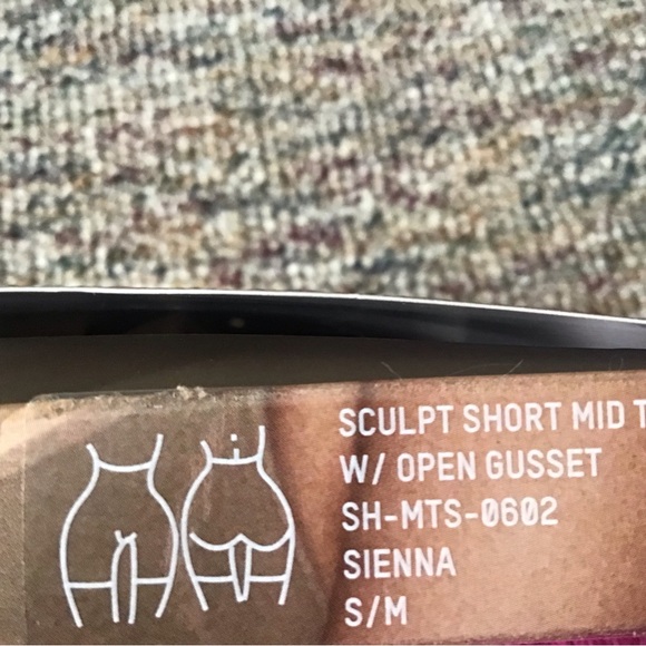 NIB  TAGGED S/M SKIMS SIENNA mid sculpting shorts,firm price - Picture 11 of 13